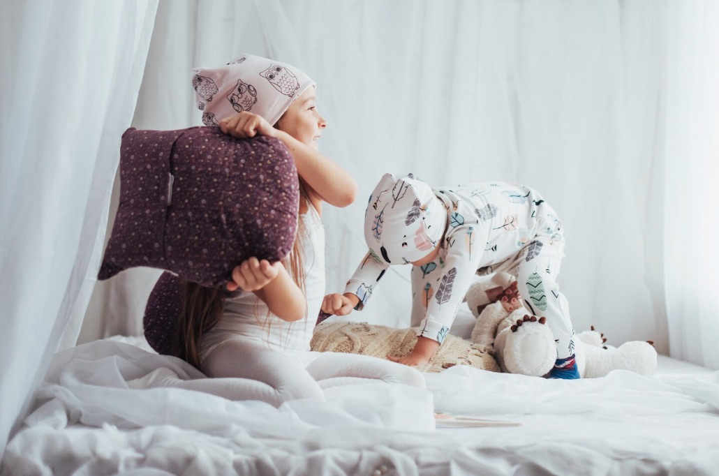 Bambino che dorme in un ambiente sicuro e silenzioso