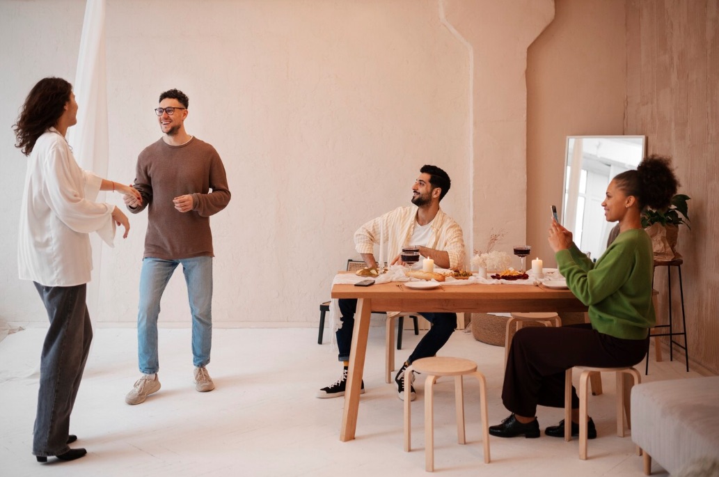 Team Habio in studio, ambiente di lavoro piastoso e professionale